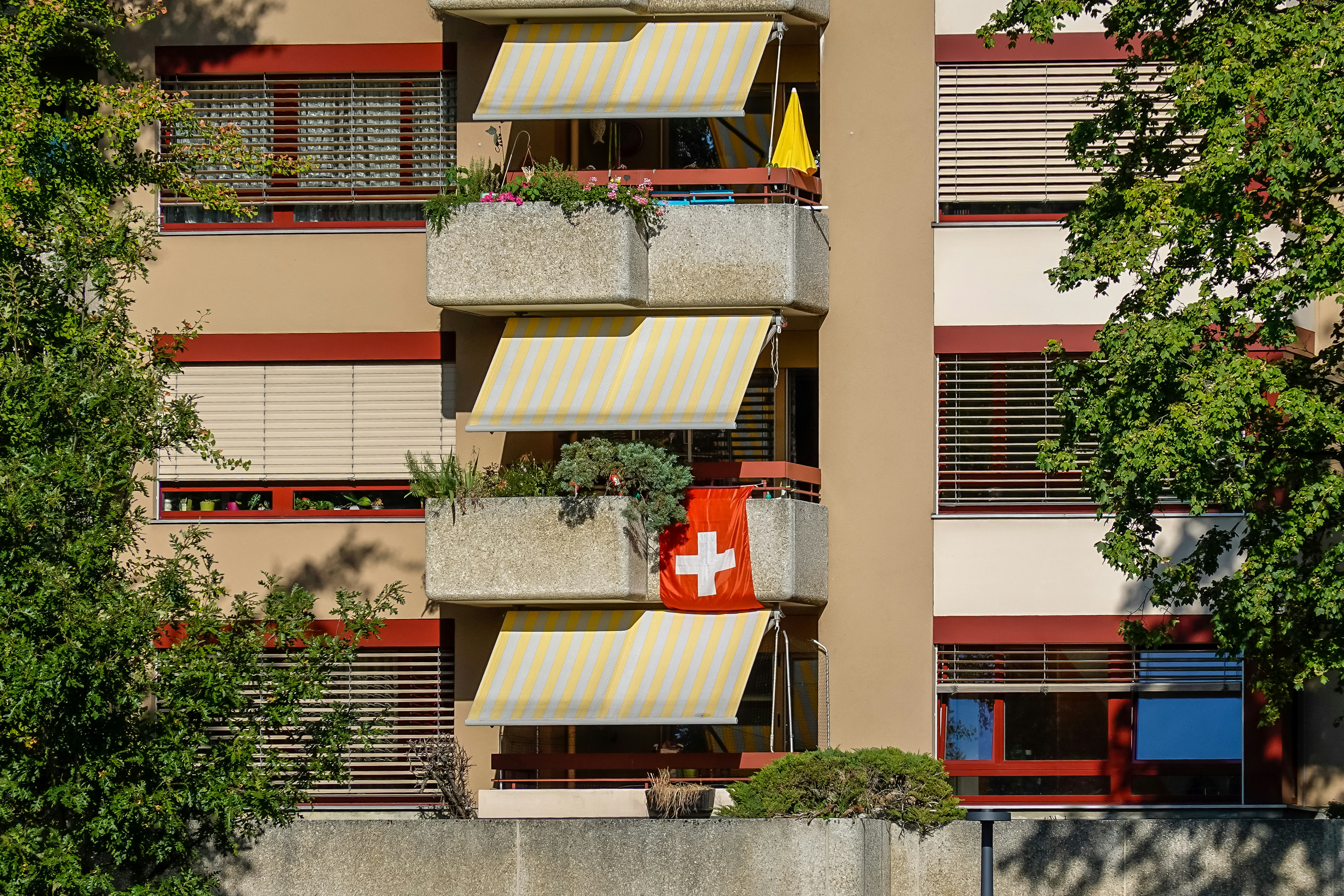 beige building during daytime